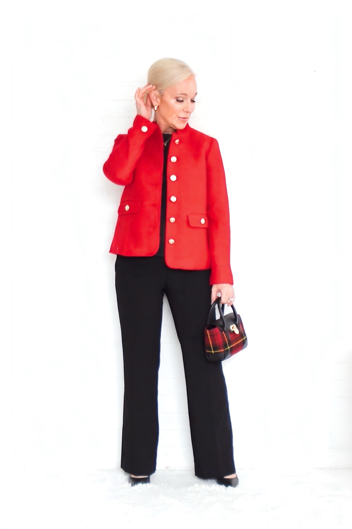 Holiday Capsule Wardrobe: 10 Pieces for 12+ Occasions